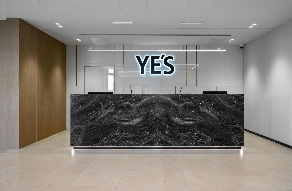 Стойка ресепшена в лобби Технопарк YES